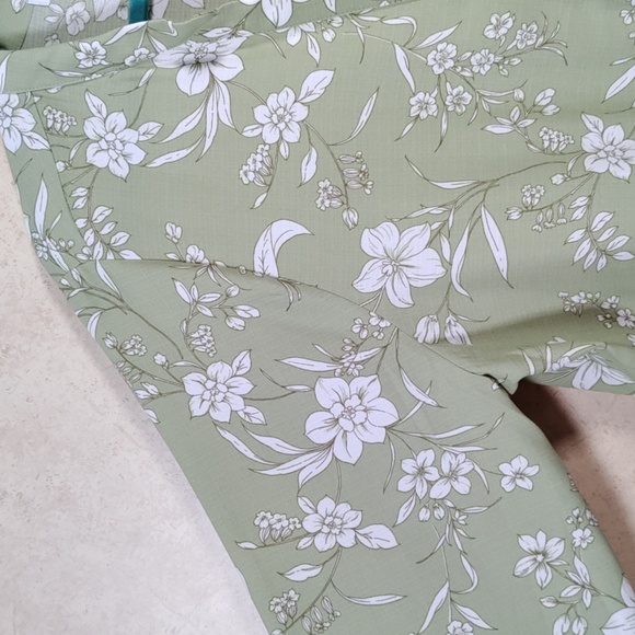 10174 FINAL PRICE Sweet Rain green & white floral mock v-neck L/S blouse 2X NWT - Picture 5 of 11